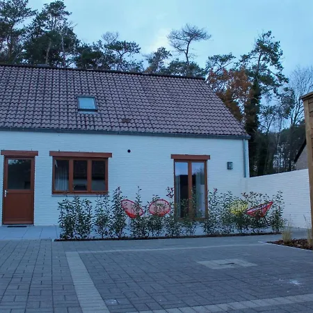 Attractive With Fenced Garden Semesterbostad *
